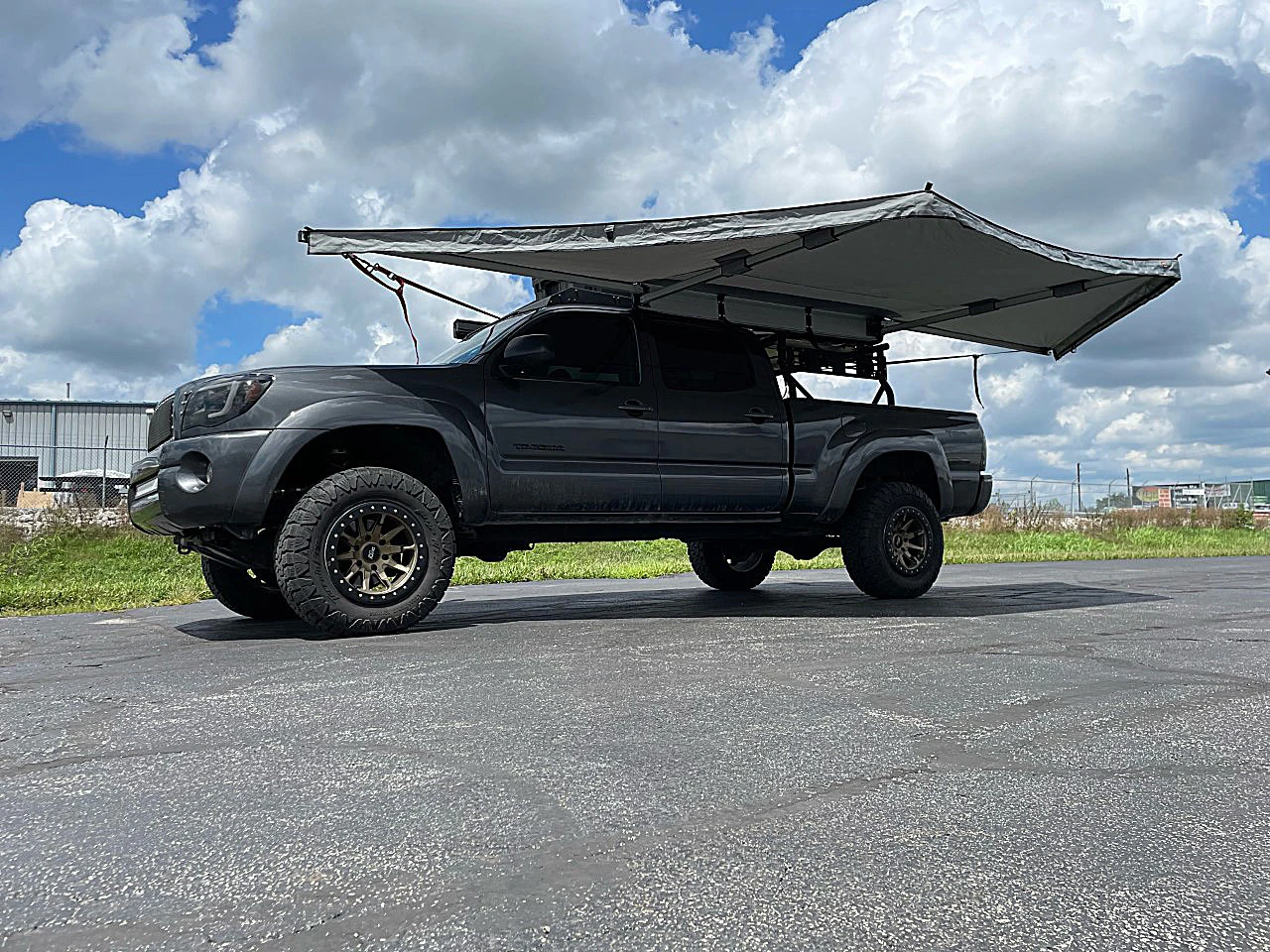Body Armor 20025 Sky Ridge 180XL Awning with Mounting Brackets